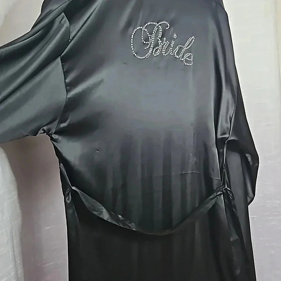 VS BRIDE ROBE - Picture 3 of 13